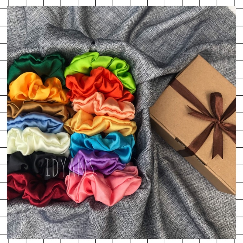 [HAMPERS] PAKET BUNDLE SCRUNCHIE GLOSSY BANDANA HEADBAND CUSTOM BEBAS PILIH WARNA