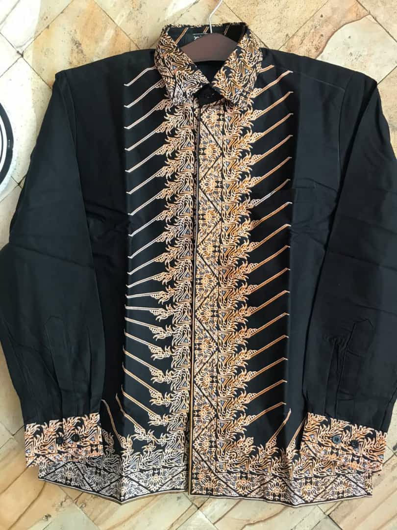 Kemeja Koko Dan Sarung Batik Solo Motif Modang Warna Hitam