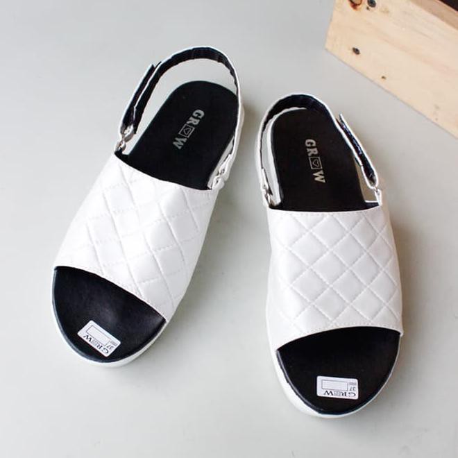SEPATU SANDAL PLATFORM CHANNEL EMBOSS PUTIH