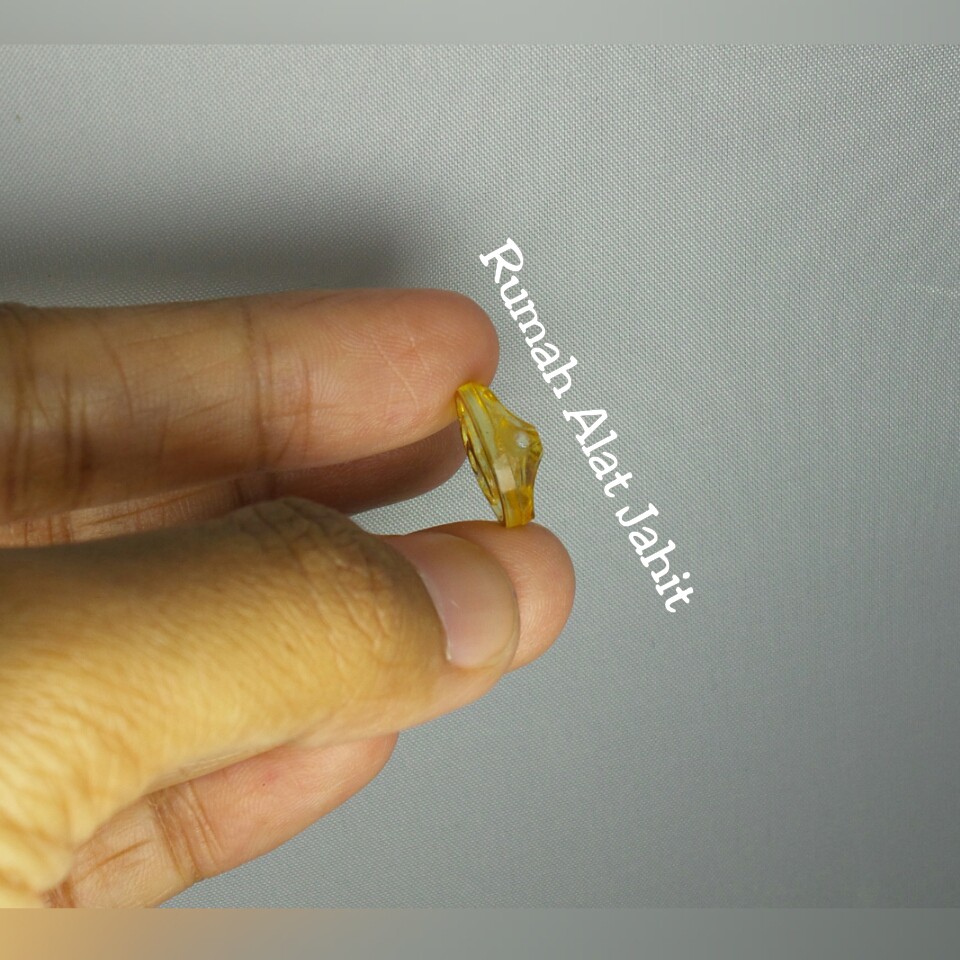 Kancing Akrilik Emas Motif Channel 12mm