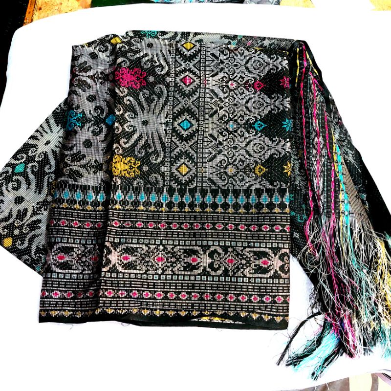 kain songket + selendang khas Kalimantan