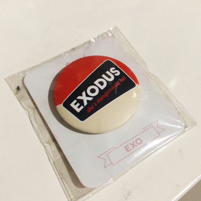 EXO PIN BUTTON SM COEX MERCHANDISE EXODUS MAMA PLAYBOY KPOP