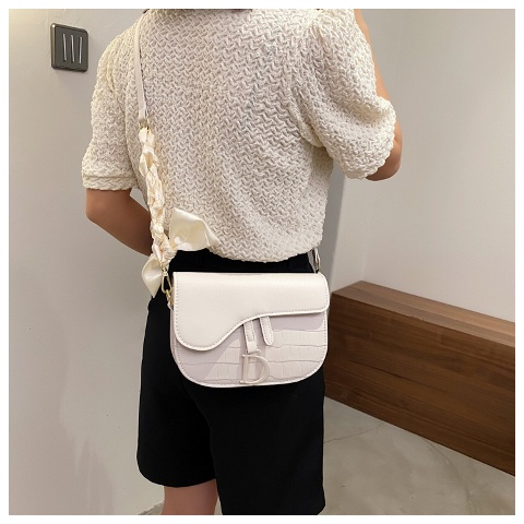 170150 Tas Selempang Wanita Import (1 KG MUAT 2)