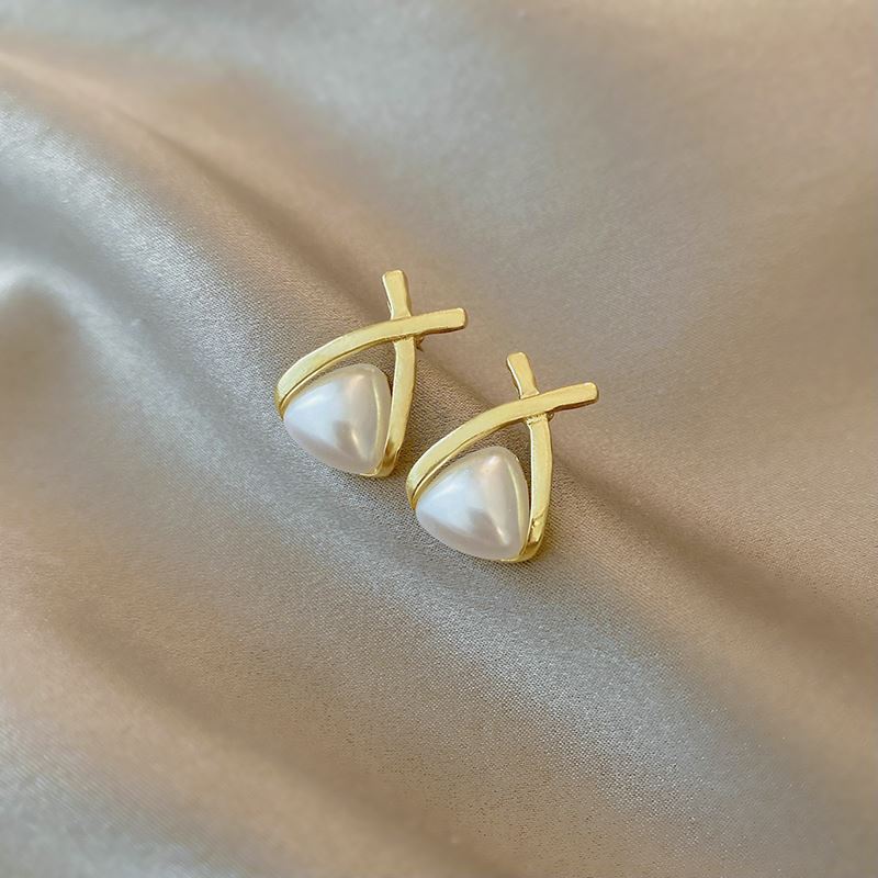 Anting Mutiara Segitiga crossover Vintage Untuk Wanita Aksesoris Telinga Korea