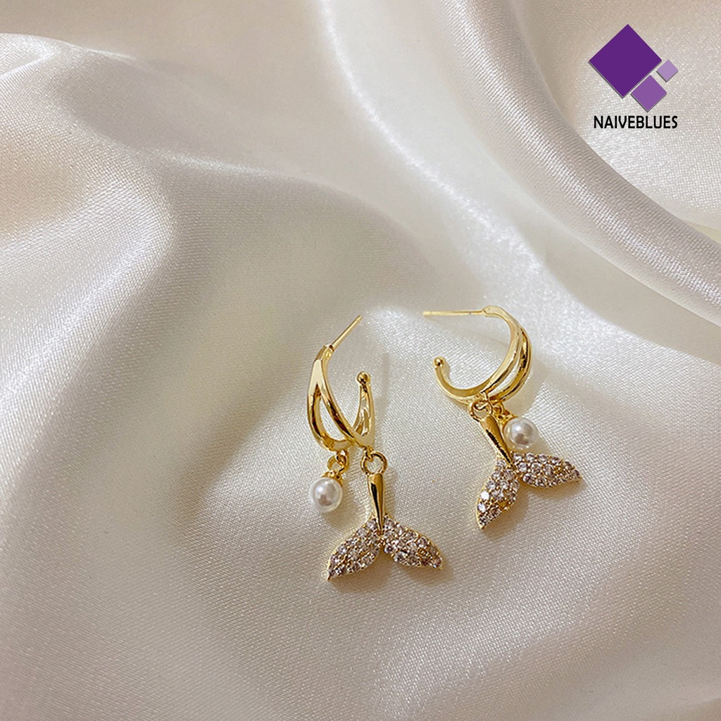 1 Pasang Anting Juntai Bentuk Ekor Ikan Aksen Mutiara Bahan Alloy Gaya Vintage