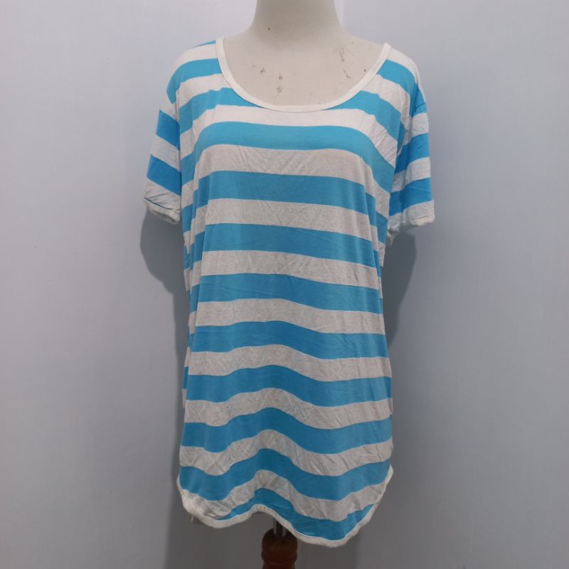 PRELOVED / THRIFT / SECOND KAOS CEWEK KATUN STRIPE BIRU PUTIH SIZE M - L LIKE NEW