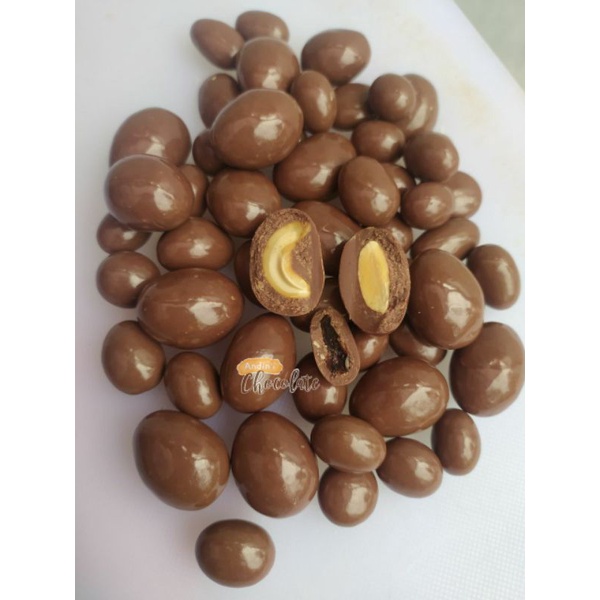 

coklat Assortment / KISMIS (isi mede, almond, kismis)
