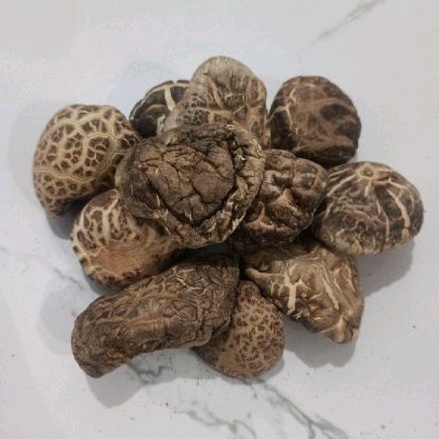 

Jamur Shitake Kering Medium Per 100g / Jamur Hioko Kering Besar 100g