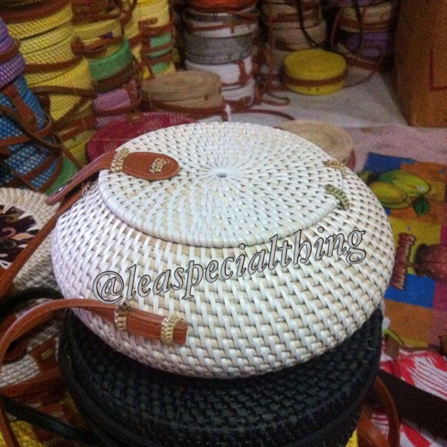 Tas Rotan Bali Kendi Rattan Bag Bowl Putih Unik