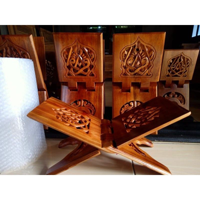 Rekal Kayu Alquran Jumbo Motif Iqro' size 20 X 43