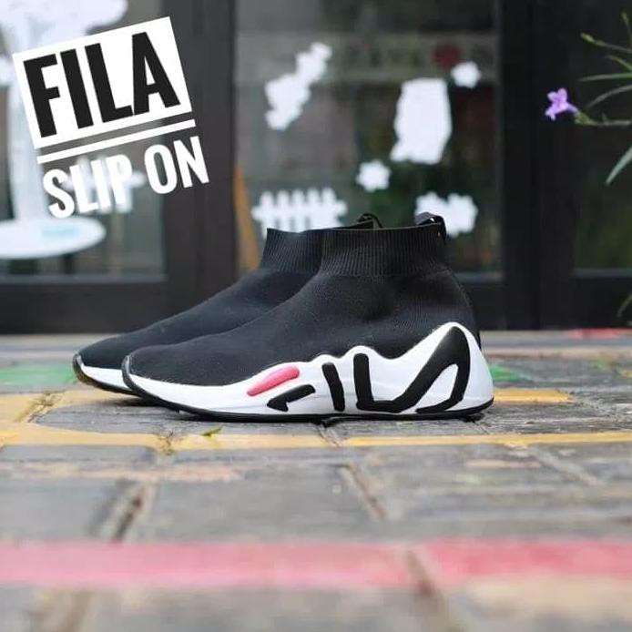 SEPATU FILA HITAM PUTIH SLIP ON SANTAI PRIA CASUAL BEST SELLER TERLARI