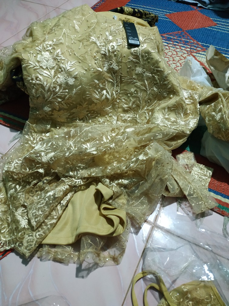 Couple Kebaya Rok Kemeja Motif Pradaa Gold