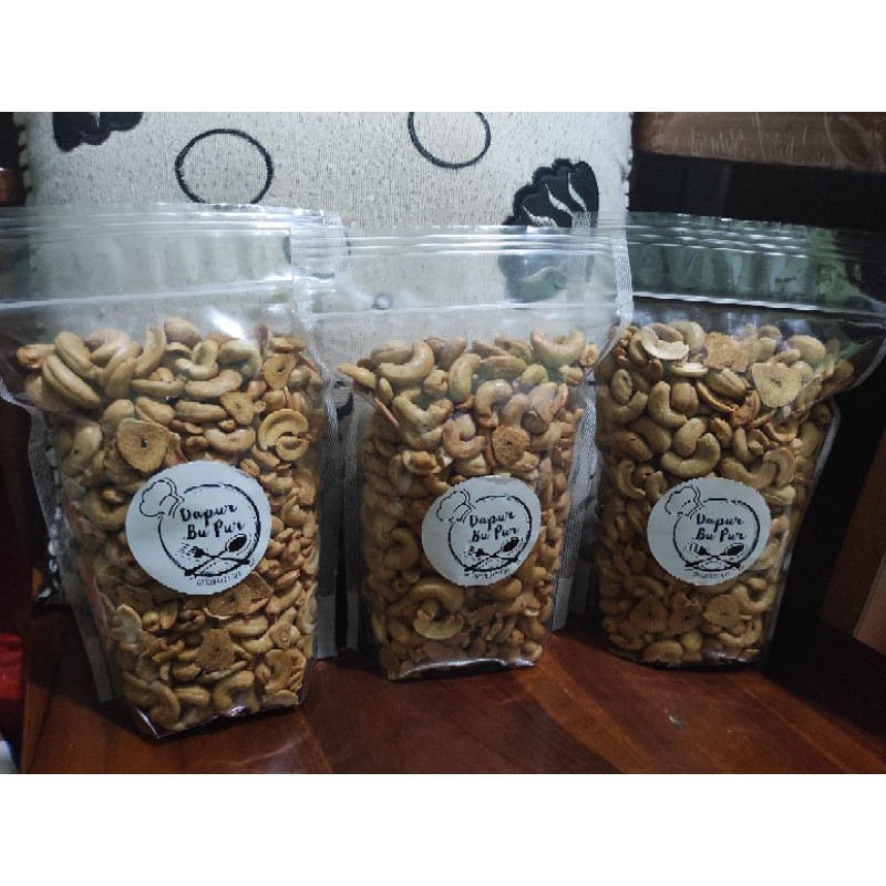 

Kacang Mete Home Made 1 KG