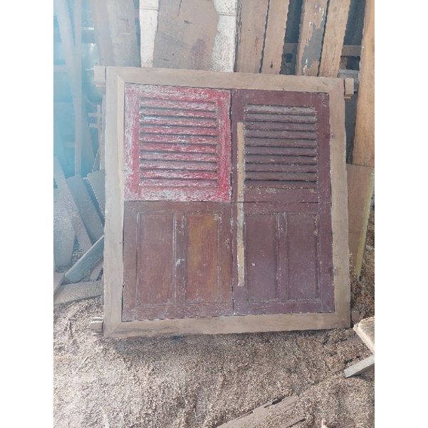 jendela kayu motif krepyak dengan kusen jati