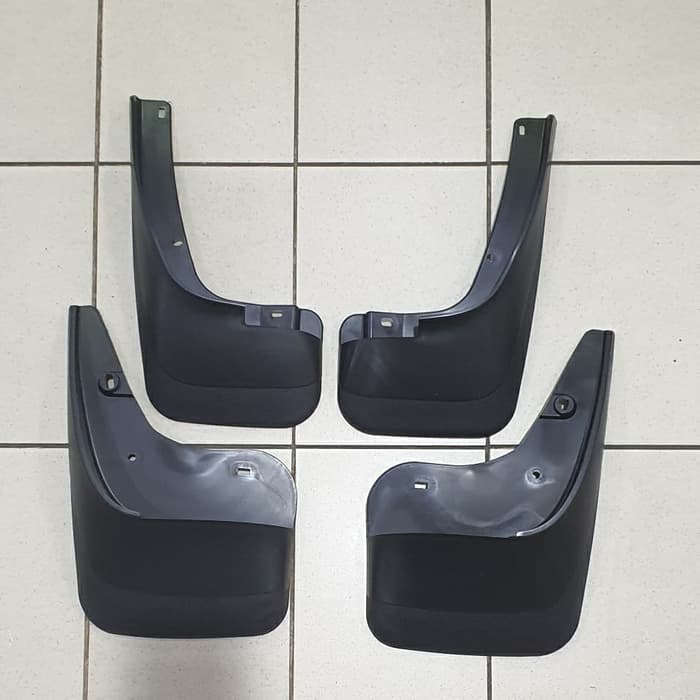 mudguard karpet roda PENAHAN LUMPUR TOYOTA INOVA INNOVA 2004 2005 2006 2007 PLASTIK HITAM abs