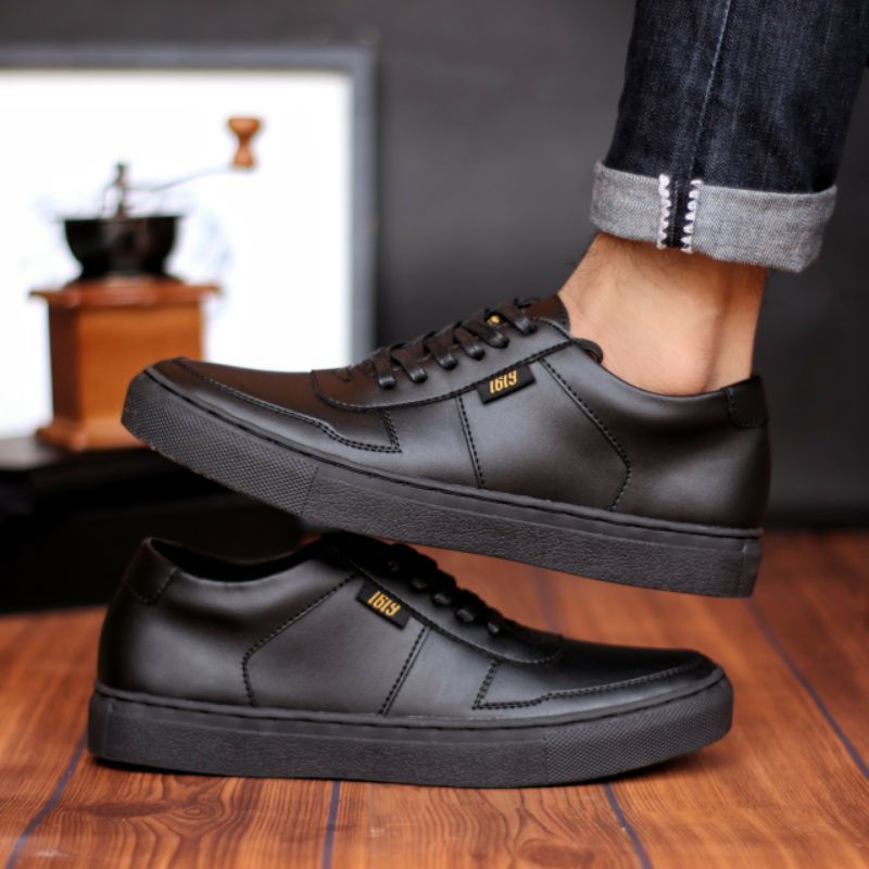 Sepatu Sneakers Pria Casual Hitam Polos Spatu Sneaker Kets Main Kerja Kasual Kulit Faux Original Distro