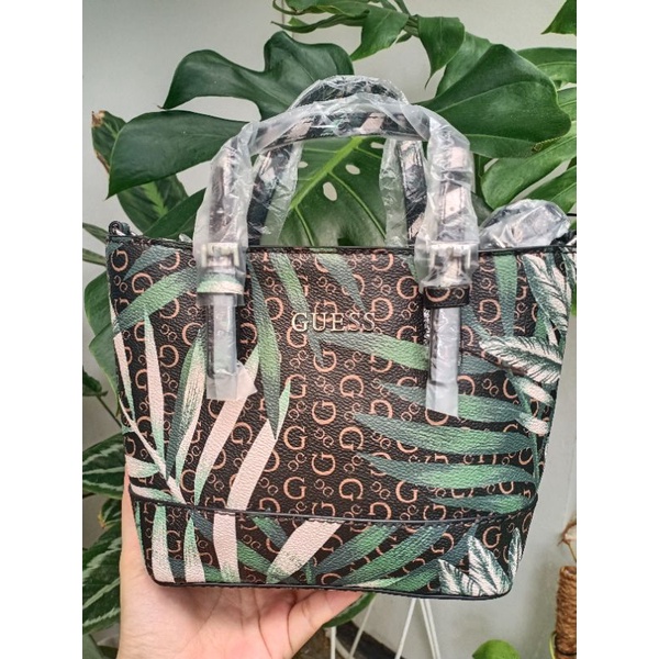 Guess Signature Motif Logo mix Daun Palm Sling Bag/ Handle Bag Original Counter New