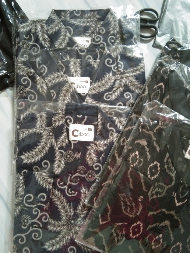 Kemeja Batik Slimfit Couple Ayah Anak Warna Merah Pink Lengan Panjang