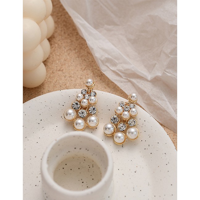 LRC Anting Tusuk Fashion Golden Diamond Geometrical Alloy Pierced Earrings With Diamonds K00745
