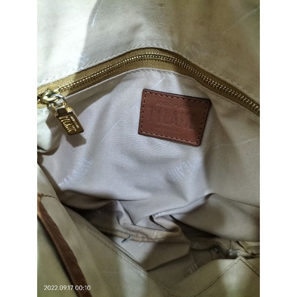 selempang Alviero martini