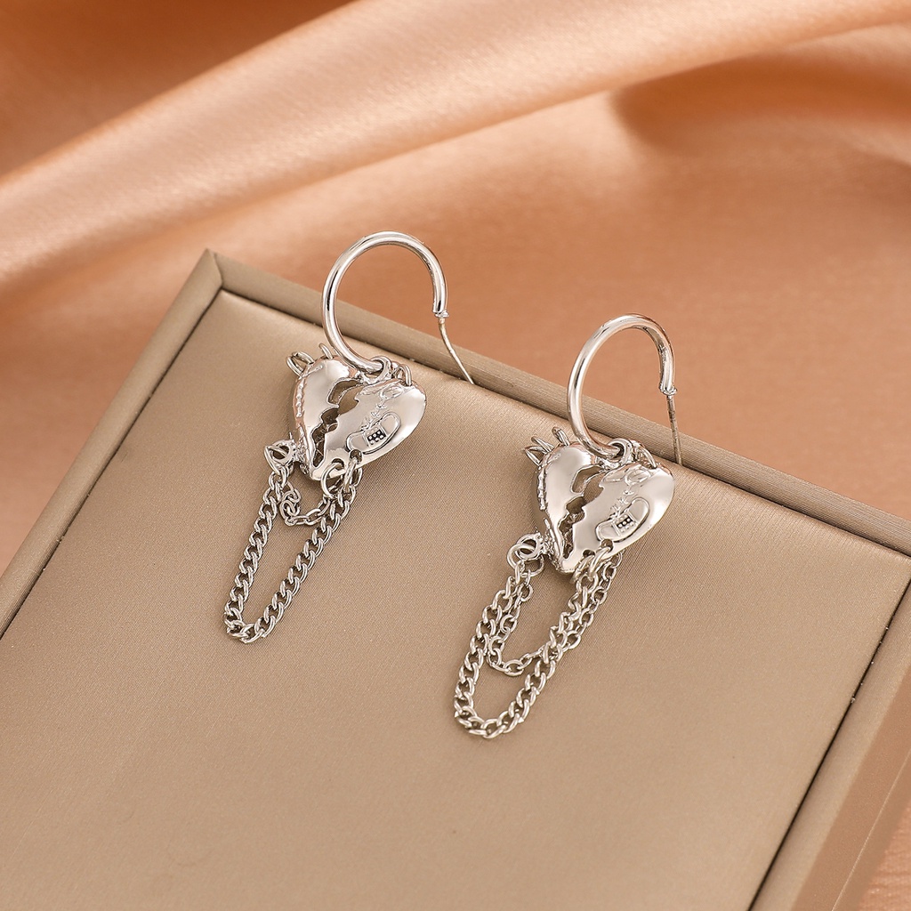 Anting Rantai Rumbai Bentuk Hati Bahan Metal Gaya Vintage Punk Untuk Wanita