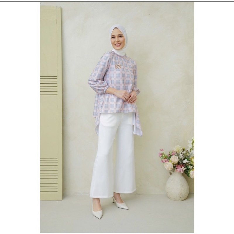 Ready Mia Blouse Candy M Wearing Klamby