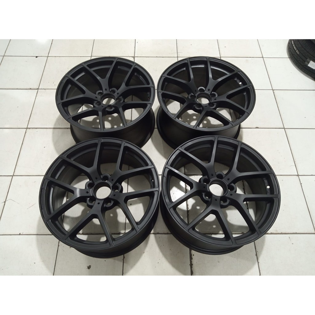 Pelek Bekas Mobil Wurzburg Ring 18 Lobang 5x114,3 Black