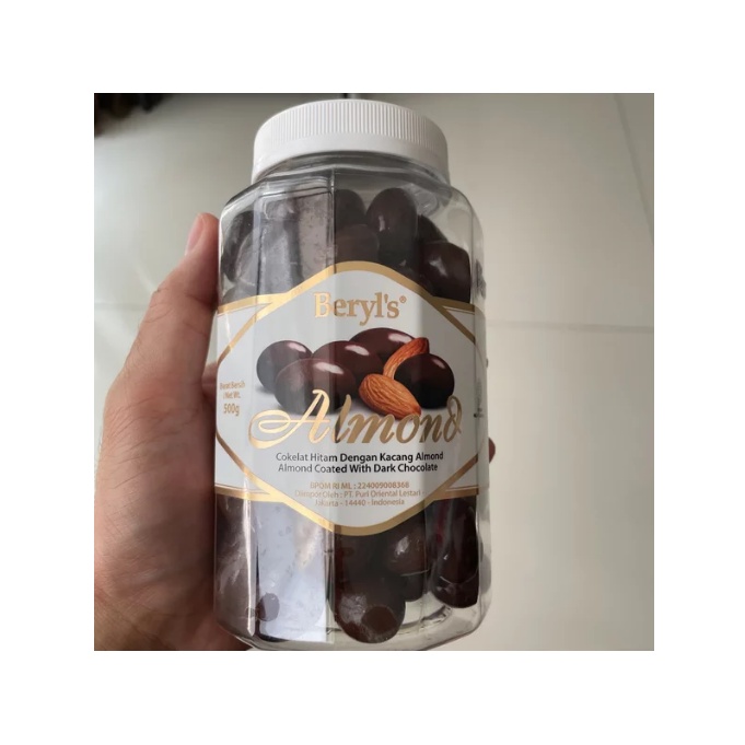 

Beryls Almond Cokelat Hitam dengan Kacang Almond