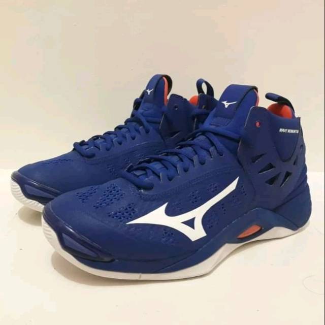 Mizuno momentum mid