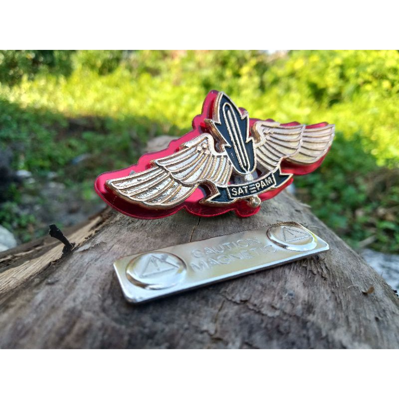 wings satpam akrilik magnet