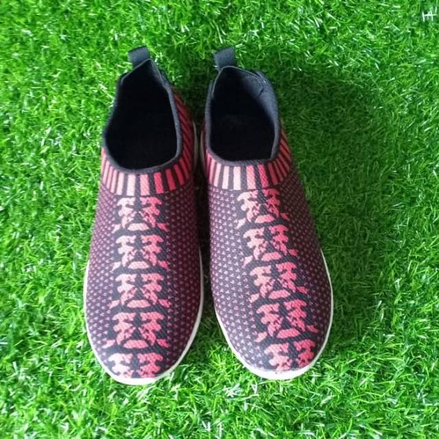 SLIP ON SLAVINA MERAH