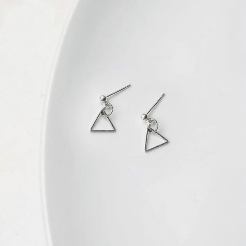

ISAYSORRY.ID | Mini Triangle Stud