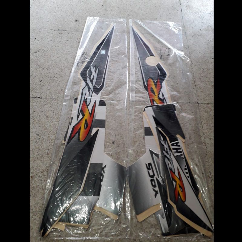 striping fizr 2002 / striping fiz r 2002 / striping f1zr 2002 / striping f1z r 2002 / striping fizr 