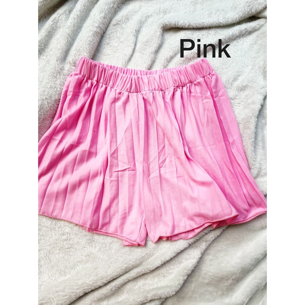 ￼HOTPANTS PLISKET | CELANA PENDEK PLISKET