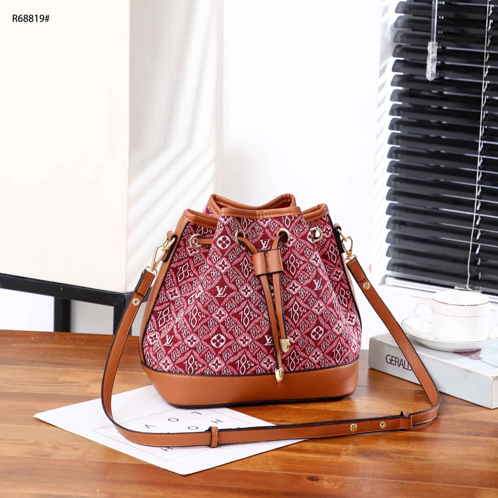 R68819 Since 1854 Petit Noe Bucket Bag