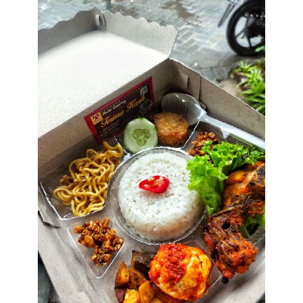 

Nasi kotak komplit