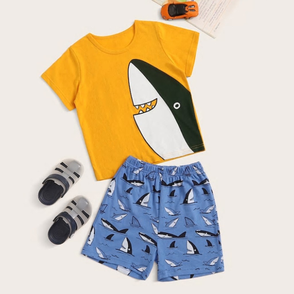 Set 2Pcs Kaos T Shirt Gambar Kartun Hiu Dan Celana Pendek Motif Garis Garis