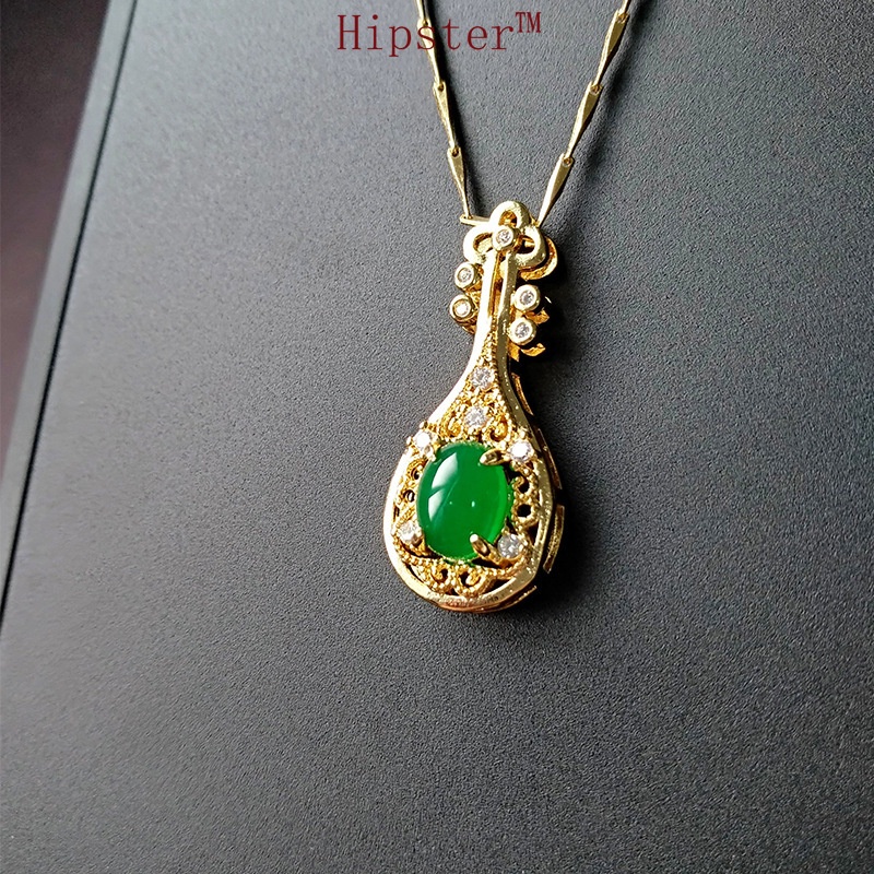 Elegant Emerald Gem Pendant Vintage Gold Clavicle Chain