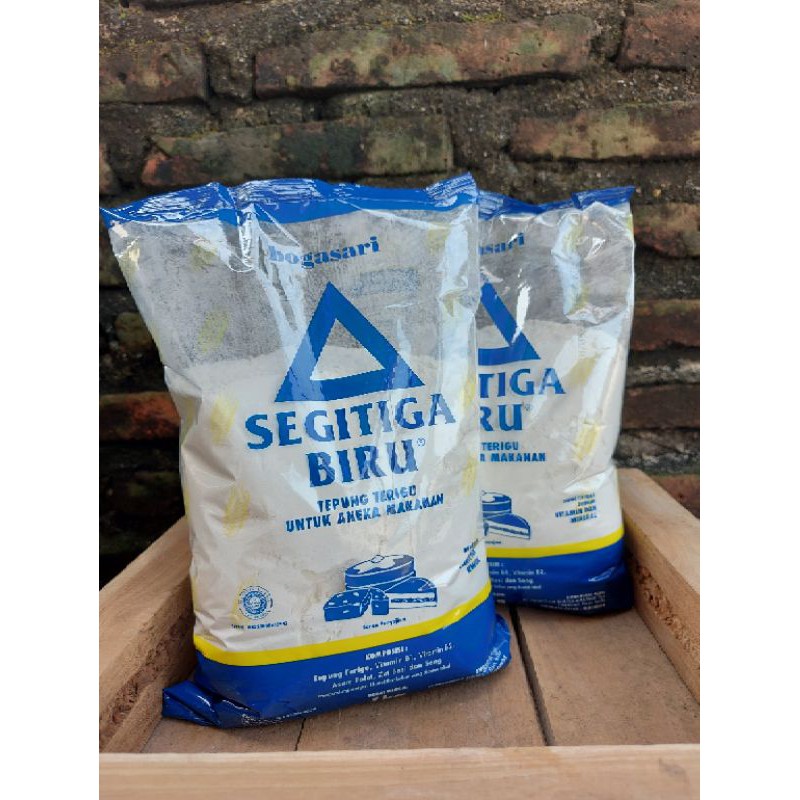 

Segitiga biru tepung terigu 1 kg
