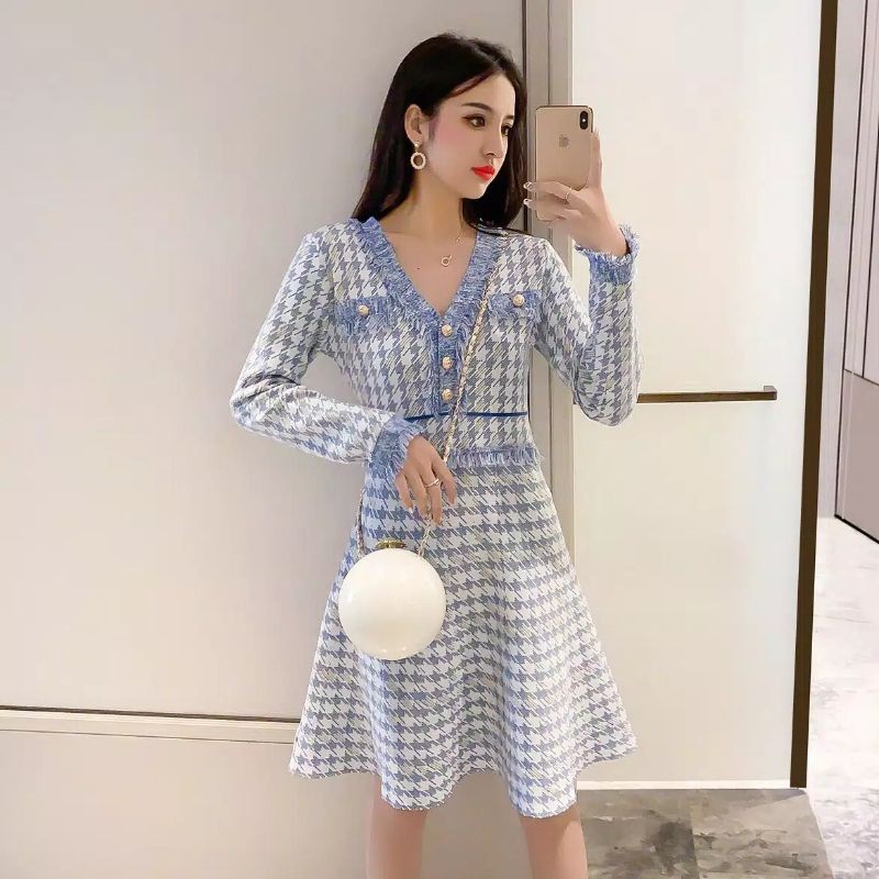 dress rajut musim gugur semi impor warna biru kombinasi putih mini bahan melar tangan lengan panjang