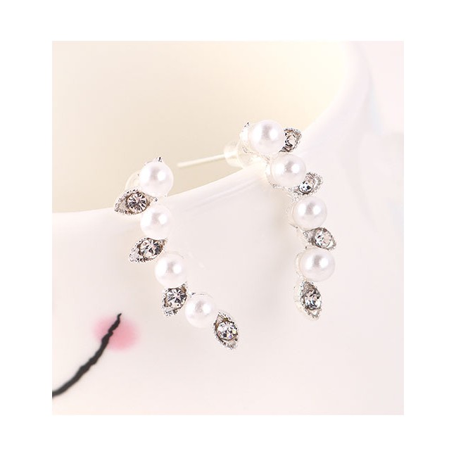 LRC Anting Tusuk Fashion Platinum Pearl Stud Earrings With Diamonds Y63190