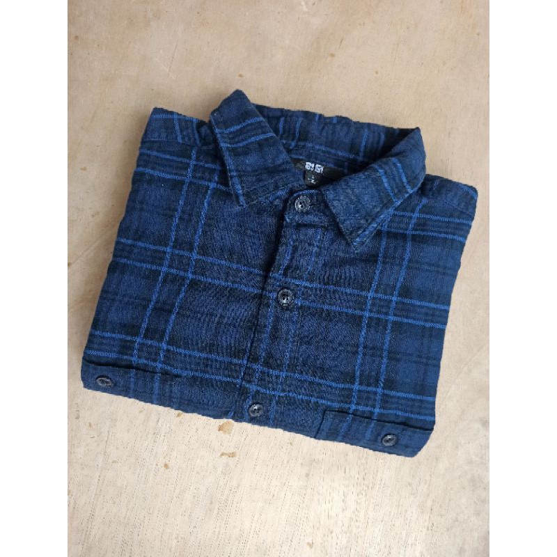 Kemeja Flannel Uniqlo L biru garis kuning putih