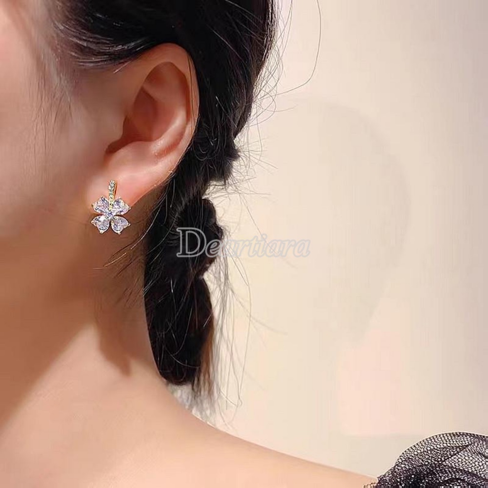 Anting Desain Rumput Keberuntungan Untuk Wanita