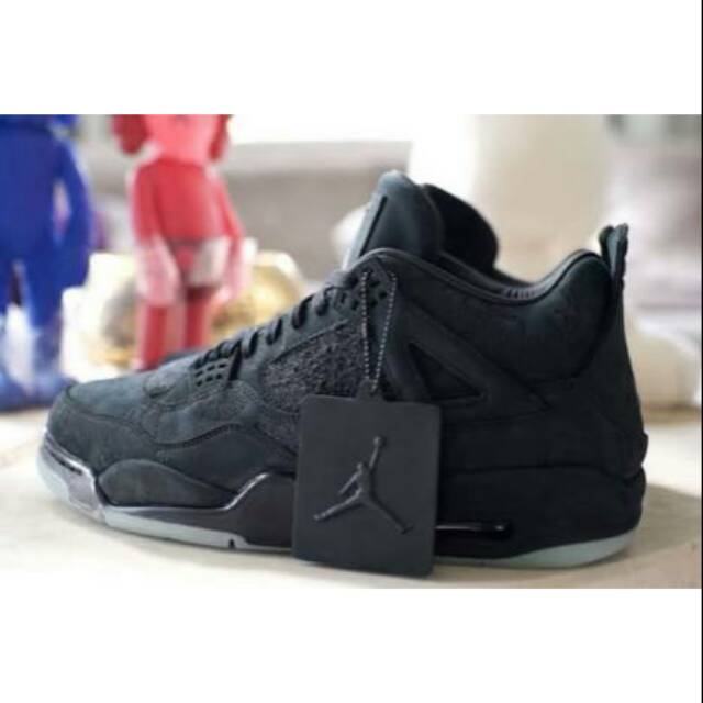 Sepatu Basket Jordan 4 Kaws Hitam