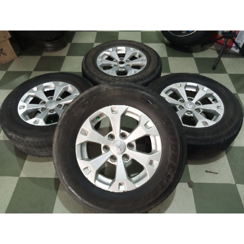 velg mobil copotan oem pajero dakkar tahun 2012 warna silver plus ban pcd 6x139 ring17