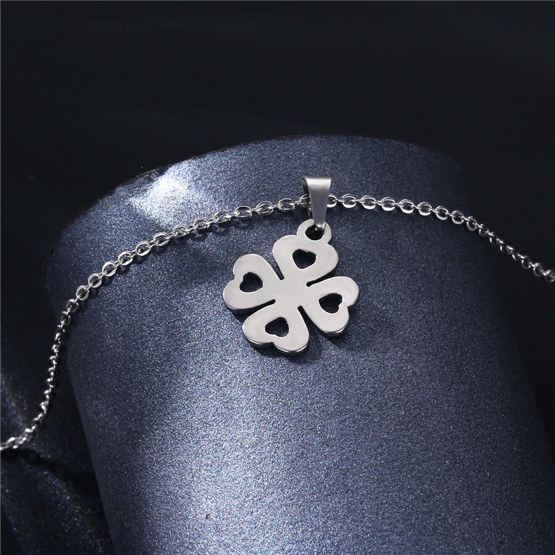 Korea fashion four-leaf clover klavikula rantai liontin sederhana stainless steel Kalung dan liontin