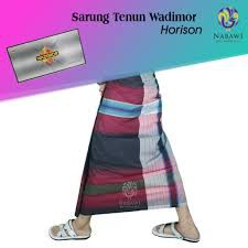 Sarung WADIMOR Motif Horison Horizon Padang Tiga Dara Hawai Hawaii Manik Kain Samping Tenun Bahan Katun Motif Dewasa Pria Laki Cowo Sholat Solat Kang Santri Pesantren Tanggung Grosir Hadiah Souvenir Sovenir Lebaran Haji Sunatan Khitanan Tahlilan Hajatan