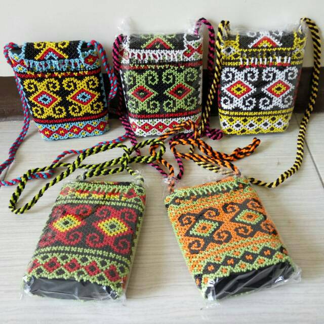 Tas selempang etnik Kalimantan
