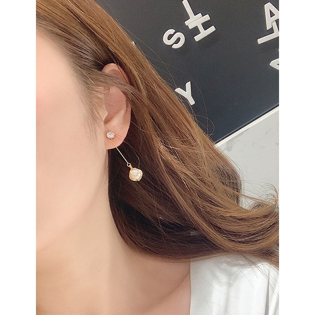 LRC Anting Tusuk Fashion Gold 925 Silver Pearl And Diamond Earrings F51605