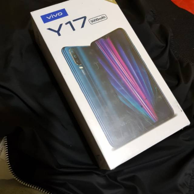 Vivoy17 4/128 tripel kamera 5000 mah fash charging